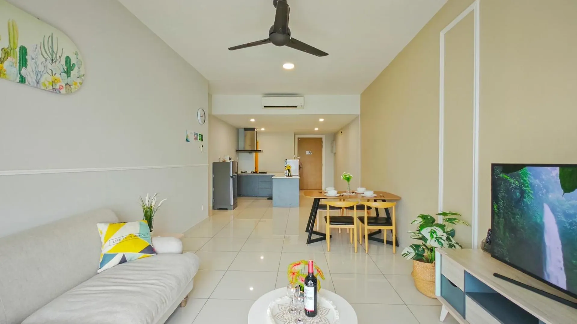 2Br Wifi, Mid Valley, Mosaic Southkey, 5-7 Pax, 7 Mins To Ciq Johor Bahru Daire